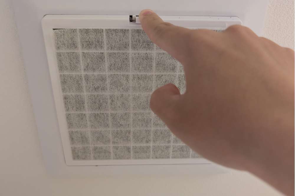 排気口にフィルターをセット